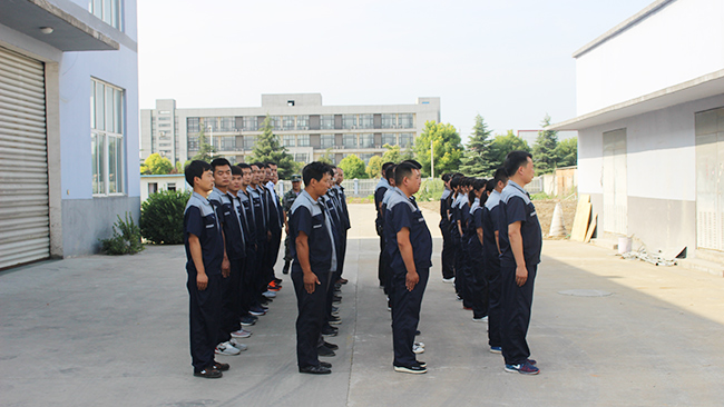 員工軍訓(xùn)站軍姿
